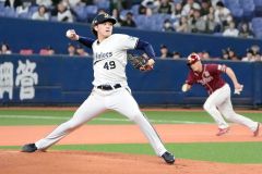 【オリックス－楽天】オープン戦に先発登板しランナーを許すも１回を無失点に抑えるオリックスの片山楽生（京セラドーム、大賀章好撮影）