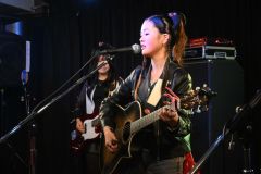 ギター・ボーカルの塩原さん