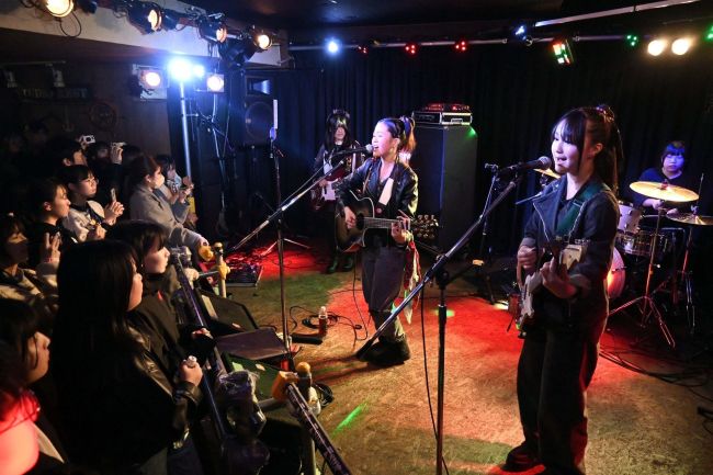 帯広の小中学生ガールズバンド「原石」の輝き　高い歌唱力や演奏力に注目