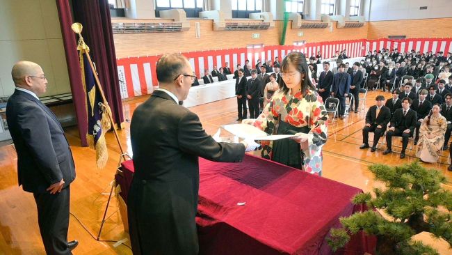 ５８人が新たな一歩踏み出す　道立農業大学校で卒業式
