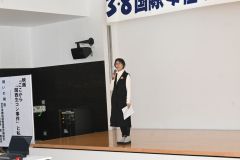 あいさつする加藤実行委員長