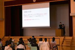 広尾中生徒がシンガポールでの体験を語った報告会