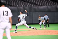 秋季道大会で力投した東海大札幌の(11)砂田左漸(清水中出)