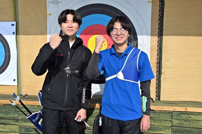 帯三条の中村暁至と名木橋陸、全国で活躍目指す　高校アーチェリー選抜大会へ