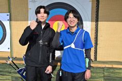 帯三条の中村暁至と名木橋陸、全国で活躍目指す　高校アーチェリー選抜大会へ