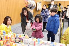 子ども向け縁日も実施（長尾悦郎通信員撮影）