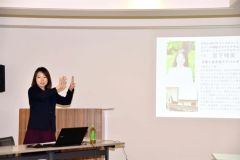 子育てのポイントを説く宮下さん