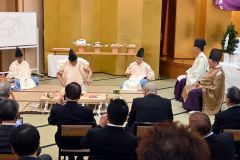 マスに手を触れずにさばく伝統技術が披露された包丁式