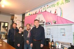 カフェおしゃべりな写真館がオープン　店内に映画小道具、監督らと裏話も