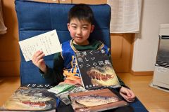 ワニのとりこになった少年に、憧れの研究者から贈り物　手紙に返礼「いつか一緒に研究を」