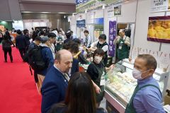 多くの人でにぎわう「北海道十勝物産館」ブース