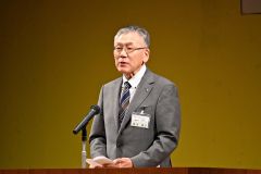 冒頭あいさつをする高木町長