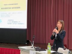 講演する水戸さん