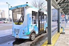 自動運転バスに記者も体験乗車　乗り心地はいかに