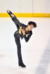 【ジュニアクラス男子・フリー】軽快な演技を見せる西本那音（金野和彦撮影）