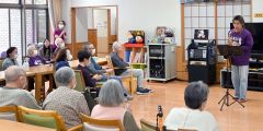 帯広出身のサックス奏者井上さん　福祉施設で慰問公演　祖父の依頼受け 4
