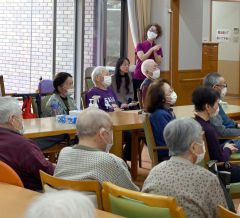 帯広出身のサックス奏者井上さん　福祉施設で慰問公演　祖父の依頼受け 5