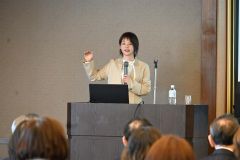 コミュニケーションの大切さを訴える高木さん