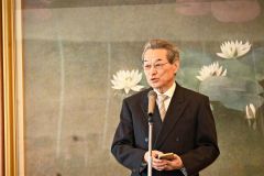 高木菜那さんが花添える　ケイセイが１００周年式典 4