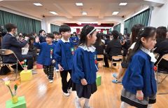 管内卒園式シーズン到来　笑顔で巣立つ子どもたち　保護者たちは目に涙 4