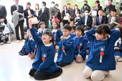 管内卒園式シーズン到来　笑顔で巣立つ子どもたち　保護者たちは目に涙 5