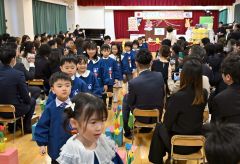 管内卒園式シーズン到来　笑顔で巣立つ子どもたち　保護者たちは目に涙 6