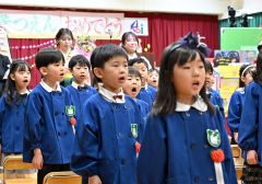 管内卒園式シーズン到来　笑顔で巣立つ子どもたち　保護者たちは目に涙 7
