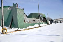 大雪の影響で倒壊した帯三条野球部の室内練習場