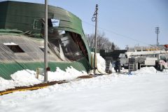 大雪の影響で倒壊した帯三条野球部の室内練習場