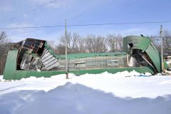 大雪の影響で倒壊した帯三条野球部の室内練習場