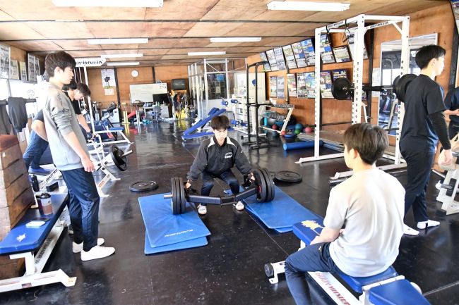 支援受け冬の練習続ける　室内練習場倒壊の帯三条高、芽室高の野球部