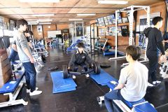 支援受け冬の練習続ける　室内練習場倒壊の帯三条高、芽室高の野球部