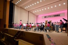 音更ＪＢＢと音更中吹奏楽部有志のジョイントで見事な演奏を披露して聴衆を魅了した
