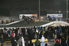 雪が振る中で行われた「第５７回ばんえい記念」。全国から集まったファンの熱い声援が響いた