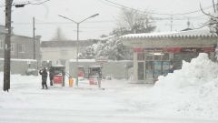 吹雪で前がよく見えない広尾町内（１７日午前８時２０分）
