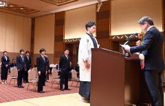 ２０人が料理人の道へ　帯調５１期生卒業式