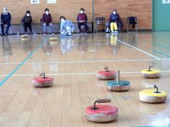 熱戦を繰り広げる参加者たち