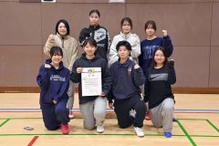 優勝した十勝ＦＳリトルガールズ。前列左から２人目が永田理名主将