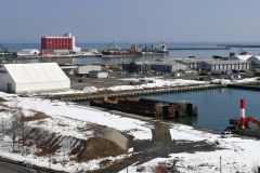 国土交通省から「産直港湾」に認定された十勝港。奥が第４埠頭（１２日）