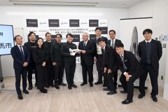 連携協定締結を喜ぶ関係者