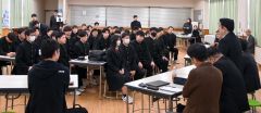 農閑期を熱く 帯農高生が提案 岩塩+規格外野菜パウダー、VRでクマとダンス 2