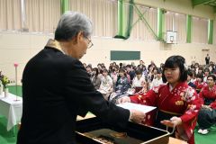 帯広大谷短大生１０５人が卒業　キャンパス巣立つ