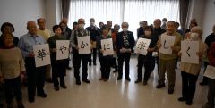 第４０回老人演芸大会をＰＲする町老連役員ら