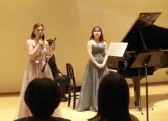 足寄生まれの東海林さんと帯広出身の根本さんのユニットがさまざまな楽曲を演奏した
