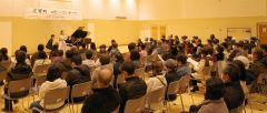 来場者１３０人を華麗な音楽の世界に包みこんだ