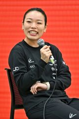競輪の世界に飛び込んだ理由などを話す佐藤選手