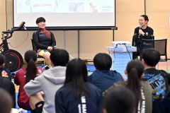 競輪選手の年収なども公開された梅川選手（左）と佐藤選手のトークショー