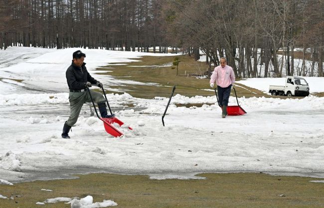 “春の快音”先延ばし　管内ゴルフ場積雪でオープン延期に