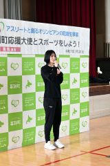 母校の後輩たちにエールを送る河村さん