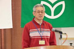 在校生を代表してあいさつする植田さん